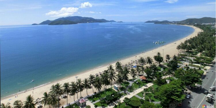 Vietnam reabre parcialmente a viajeros vacunados