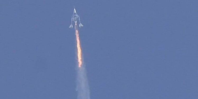 La compañía Virgin Galactic ya vendió unos 700 boletos para sus viajes espaciales en 2023