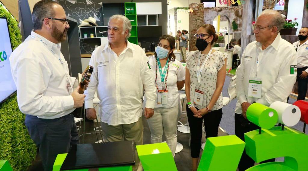 Viva Aerobus recibe por parte de la SECTUR Federal reconocimiento por sus 15 años de vida