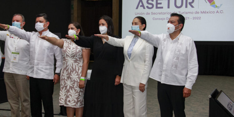El titular de la dependencia federal, Miguel Torruco tomó protesta a la secretaria Marta Ornelas
