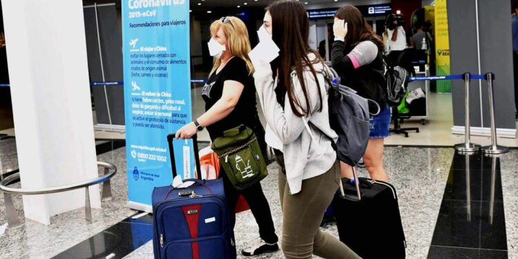 duras críticas y desconcierto entre las agencias de viaje de Santa Fe