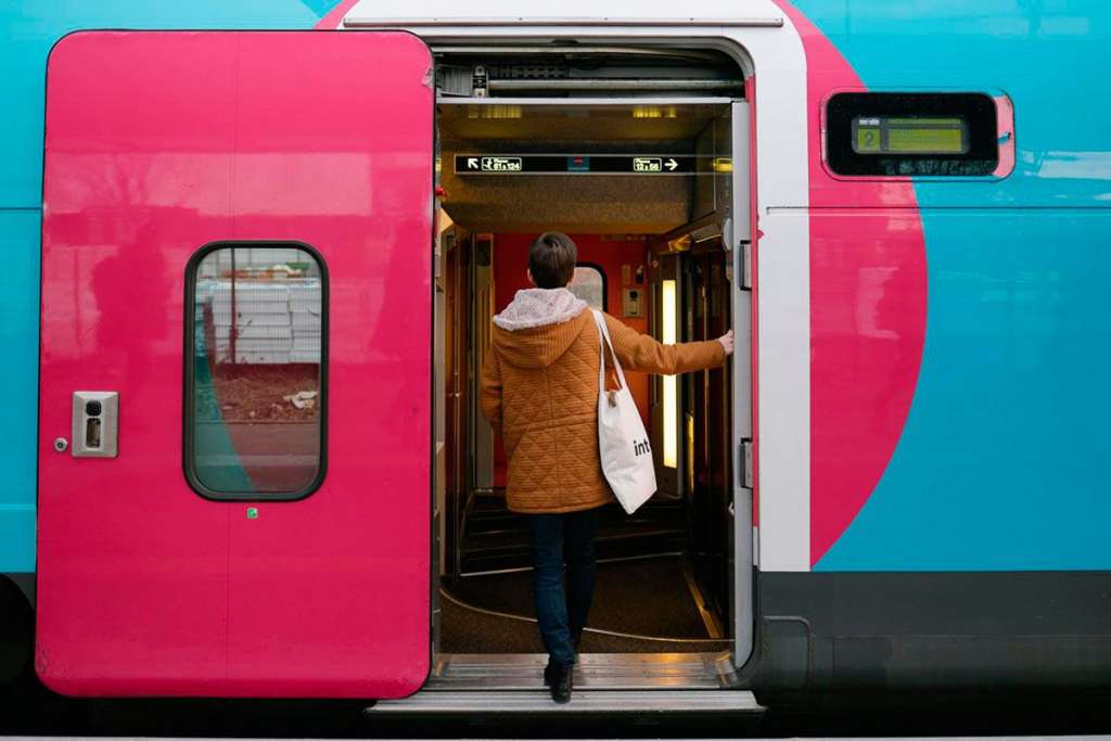 Los trenes no tienen primera clase pero sí vagón cafetería. Foto: Ouigo.