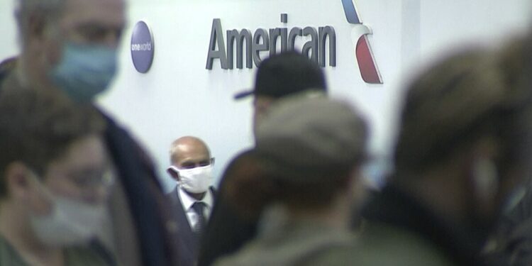 ¿Por qué American Airlines canceló cientos de vuelos?