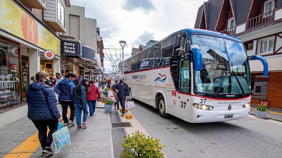 Hay dos casos que son turistas que iban a abordar otro crucero y que se testearon previamente y dieron positivo para Covid19
