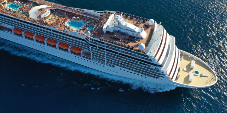 Detectan brote de COVID-19 en crucero que pasó por EUA