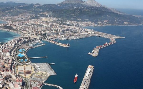 Puerto de Ceuta prohíbe atraque de crucero ante ola de Covid-19