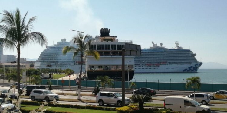 Seguirá abierto arribo de cruceros a Vallarta: Alfaro