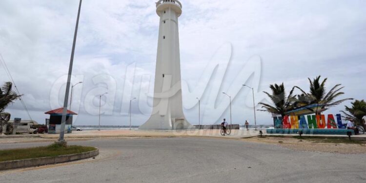 Arribo de cruceros detona actividad turística en Mahahual con expectativa de 80 por ciento en el final de 2021