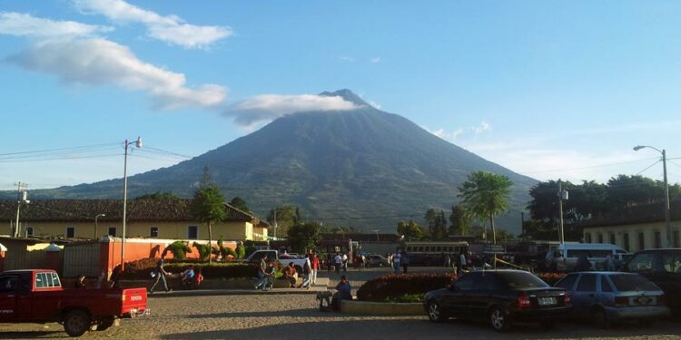 volcan-antigua-guatemala_road-affair