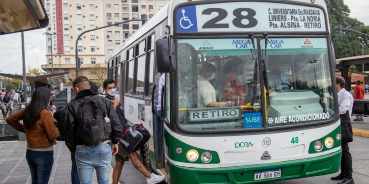 A partir de este mediodía, los viajes en tren y colectivo será gratuitos