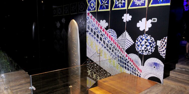 El universo surrealista del Maestro Pedro Friedeberg presente en los espacios culturales del Hotel Presidente Intercontinental Ciudad de México