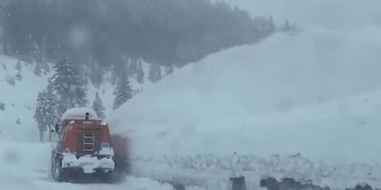 Acumulación de nieve afecta algunas carreteras, evita viajes innecesarios | Video | Univision 19 Sacramento KUVS