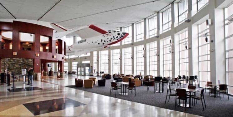 Aeropuerto Meadow Fields emite aviso por próxima temporada de viajes navideños | Univision 39 Bakersfield KABE