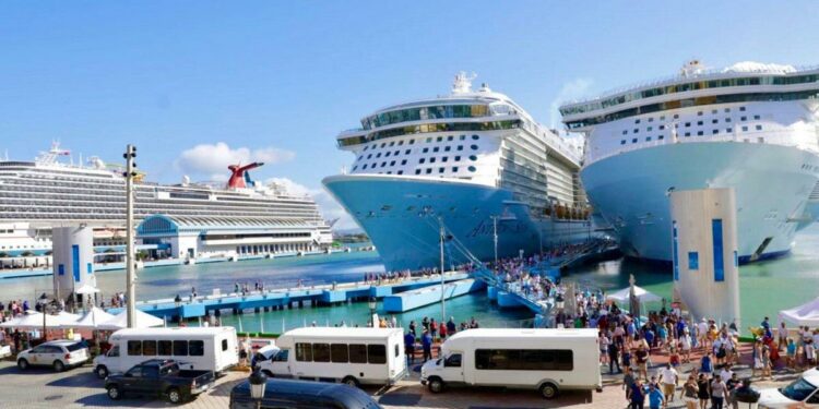 Alegan millonarias pérdidas en turismo por medidas contra el COVID