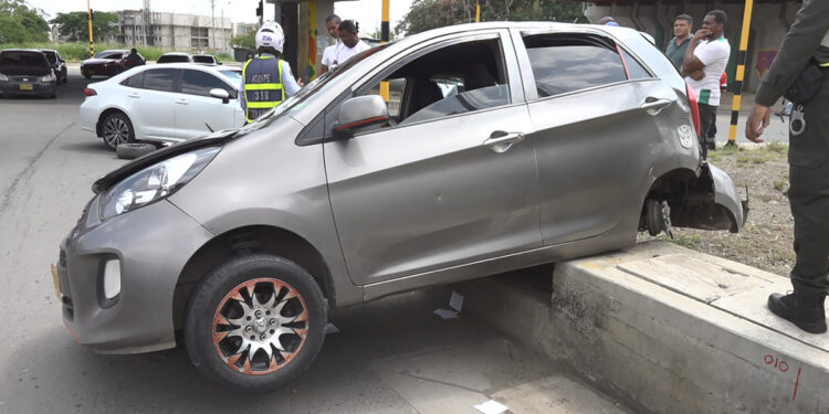 Aparatoso accidente dejó seis lesionados en crucero de Puerto Tejada