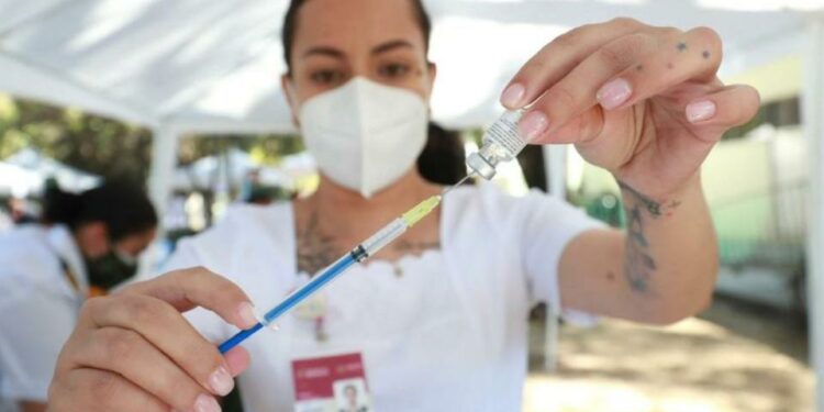 Aplican tercera dosis a adultos mayores en Tlalpan – Diario Basta!