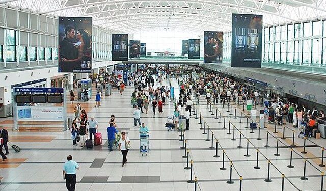 Argentina exigirá pasaporte Covid en viajes de egresados y jubilados