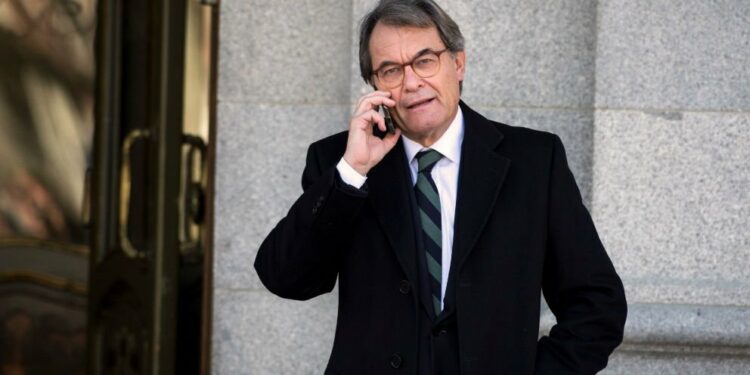 Artur Mas disfruta de un crucero por el Atlántico mientras el Tribunal de Cuentas le reclama 2,8 millones