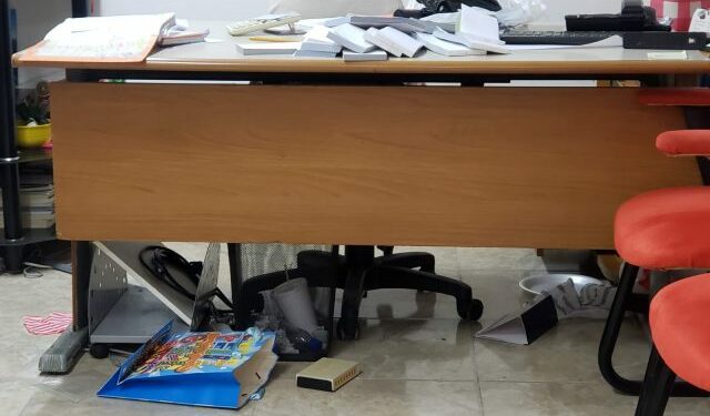 Narraron que además de cargar con el dinero, se llevaron los teléfonos celulares y las carteras con las pertenencias y documentos.