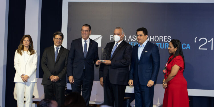 Asonahores reconoce al Popular, Banreservas y BHD León por su apoyo al turismo - Noticias de turismo