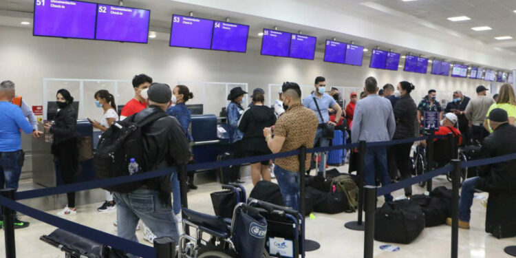 Aumento de la TUA encarece hasta 50% viajes por avión