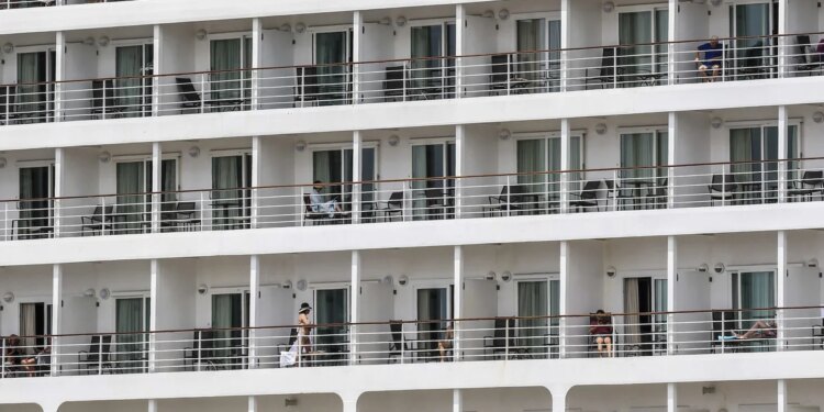 Autoridades brasileñas reportan un brote de 146 casos de covid en dos cruceros