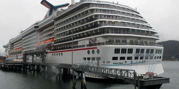 Autoridades sanitarias de EU recomiendan evitar viajes en crucero