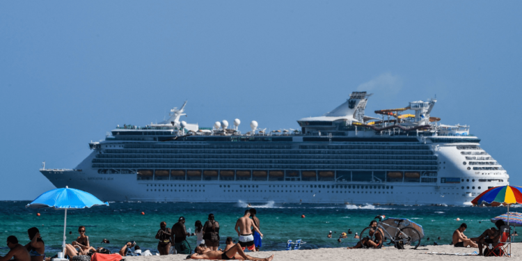 Autoridades sanitarias de EU recomiendan evitar viajes en cruceros aunque se esté vacunado contra Covid-19