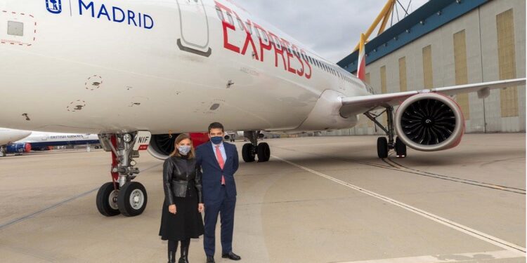 Ayuntamiento e Iberia Express difunden en Europa el destino Madrid