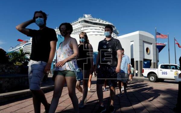 Barco crucero atracará en puerto San Juan con 40 contagiados con covid-19