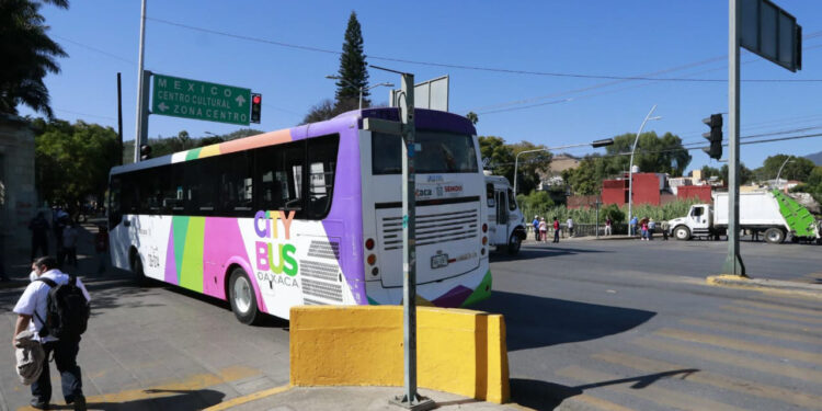 Bloquean al menos 11 cruceros de la capital