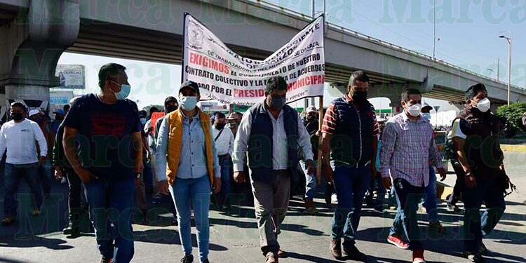 Bloquean integrantes del sindicato 3 de Marzo cruceros de la ciudad de Oaxaca