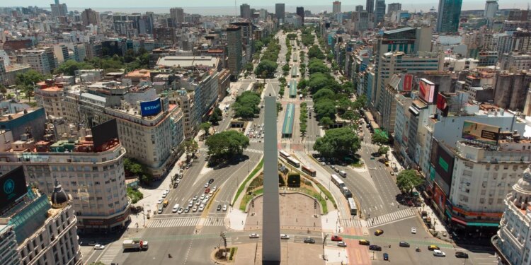 Buenos Aires es una de las ciudades más baratas del mundo en dólares: cómo evolucionó su posición a lo largo de los años