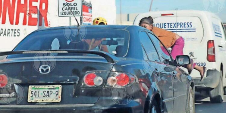 Buscan niños en las calles el sustento