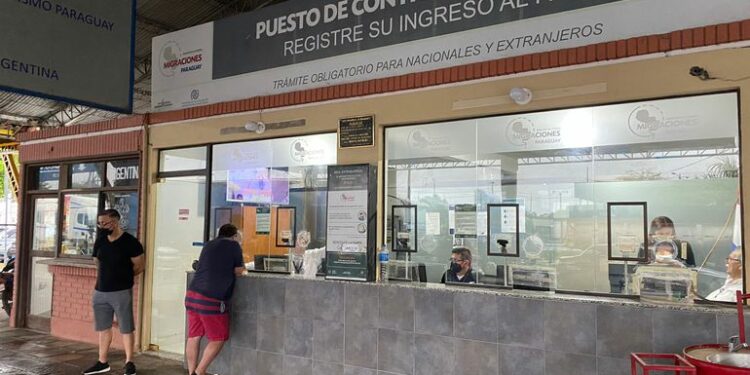 Buses de larga distancia reanudan viajes a Argentina por Puerto Falcón desde mañana - Nacionales
