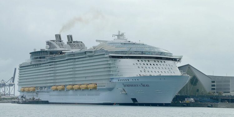 CDC dice que vacunados deben evitar los cruceros