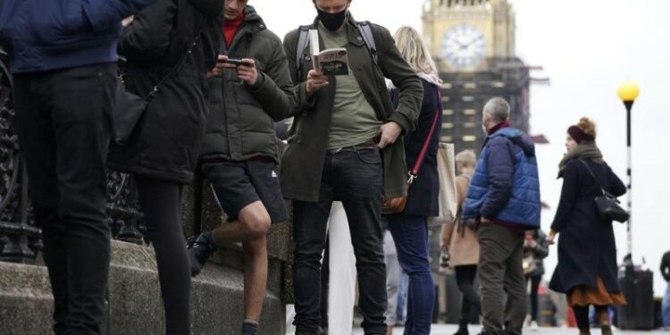 COVID: A la baja contagios de COVID en Rusia, reanudan viajes al extranjero