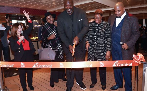 Carnival Radiance es bautizado por Shaquille y Lucille O'Neal