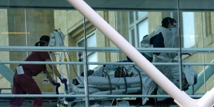 Casos récord de COVID-19 en Nueva York… ¿Afectan los viajes?