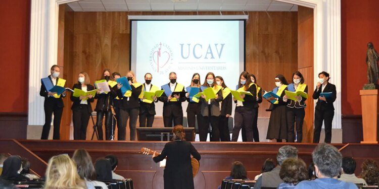 Chile.- La UCAV celebra el Festival Misionero de Navidad para apoyar el viaje a Chile del próximo verano