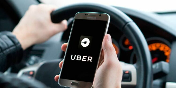 Choferes de Uber ven normal el costo de viajes