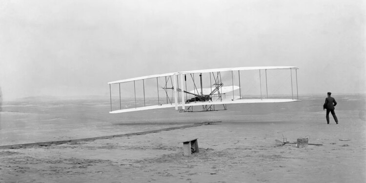Ciencia.-Se cumplen 118 años del primer vuelo a motor controlado