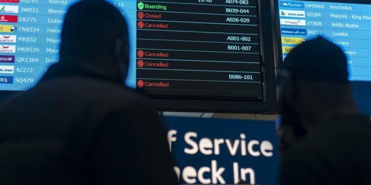 Cómo dos vuelos a Europa habrían provocado la propagación de la nueva variante | Internacional | Noticias