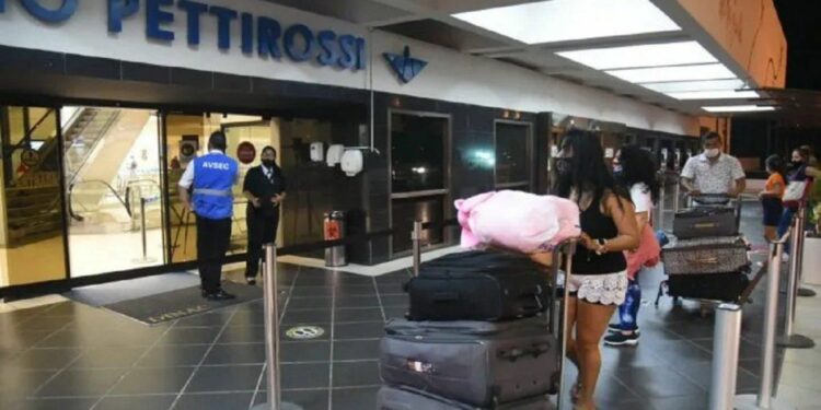 Compras de vuelos están parando ante miles de cancelaciones en el mundo