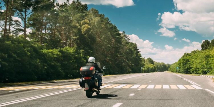 Consejos para afrontar un viaje largo en moto -