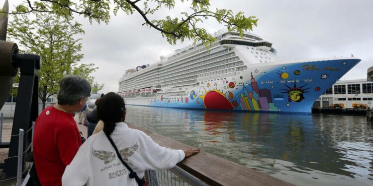 Covid-19 presente en 10 personas a bordo de crucero en Nueva Orleans