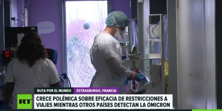 Crece la polémica sobre eficacia de restricciones a viajes mientras más países detectan la variante Ómicron