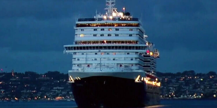 Crucero de Holland America regresa a San Diego tras brote de covid-19 a bordo | Shows La Voz de la Mañana