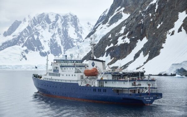 Crucero de Oceanwide Expeditions es primero que visita Islas Malvinas