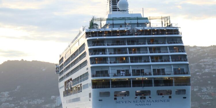 Crucero decide evitar puerto colombiano de Cartagena por 50 casos de covid-19 a bordo